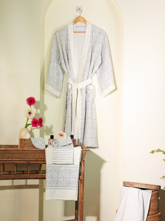 Tessellate grey bathrobe